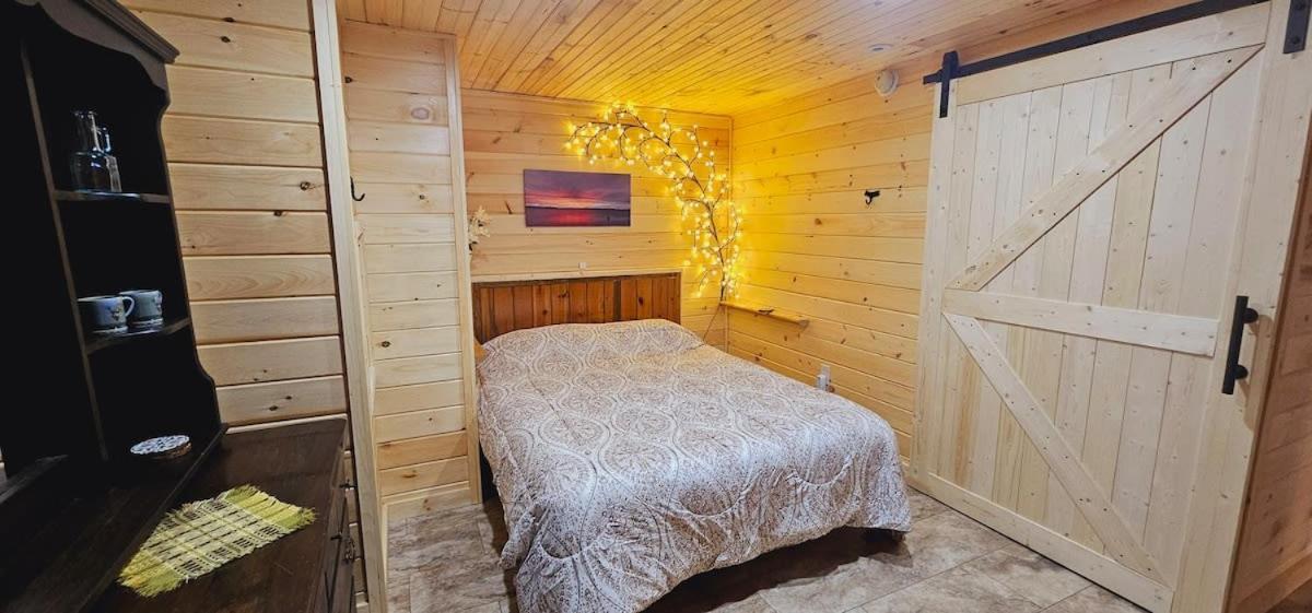 Apartamento Loza House Adirondack Screened-in Porch Unit Front Plattsburgh
